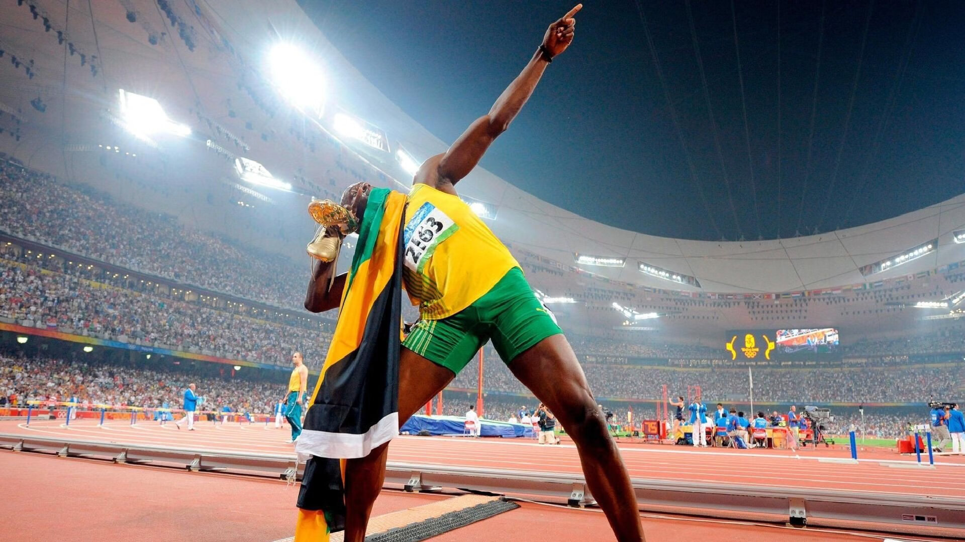 开云app下载-“德甲火药味浓，争冠队伍齐聚一堂”，德甲名场面